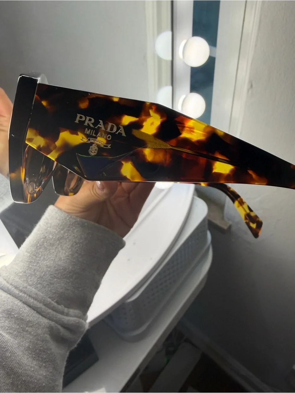 Authentic Prada Tortoiseshell Cat-Eye Sunglasses - Brown/Amber